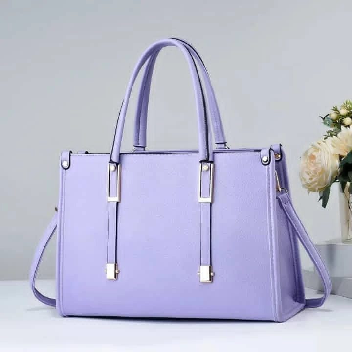 Sac à Main Rigide Élégant avec Détails Dorés (Bleu Ciel) – Amazone Chic